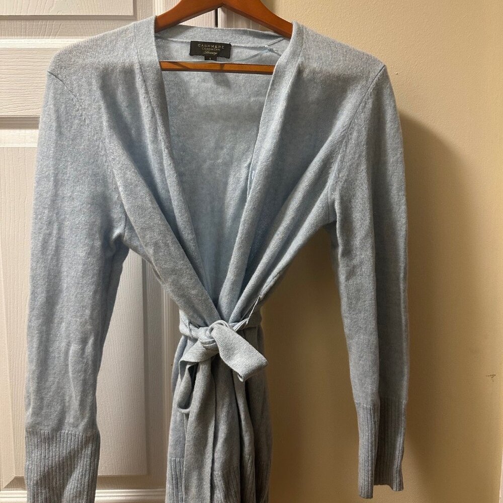 Absolutely beautiful brand new 100% cashmere cardigan, size L. Smoke free home